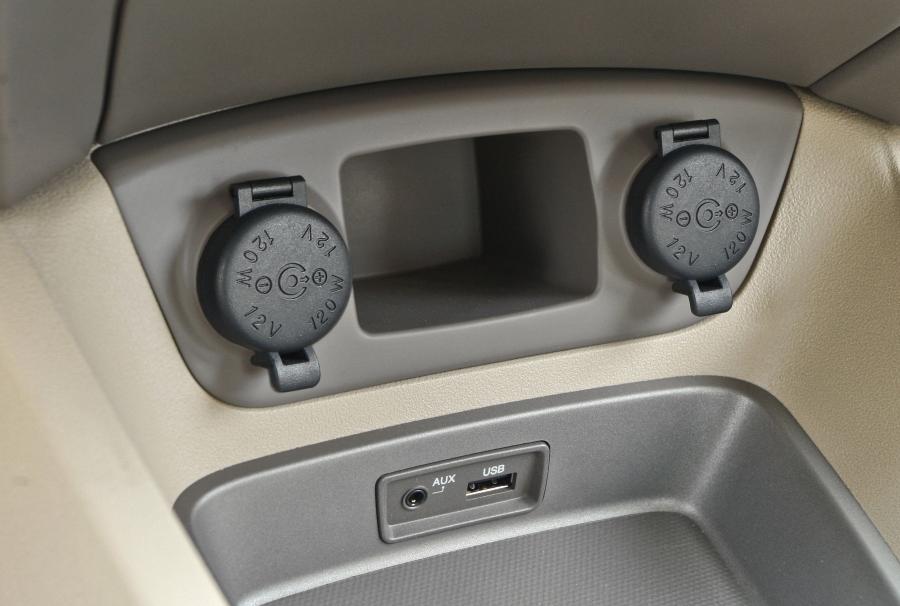  Kia Rio 2010 года  (фото 2 из 21)